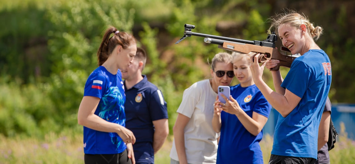 Olimpbet Суперлига. ЦСКА попробовал свои силы в биатлоне. Необычный тимбилдинг — весело, дружно, задорно (ВИДЕО)