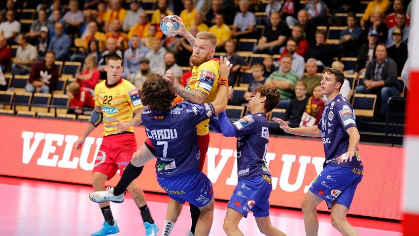 Лига чемпионов. "Ваккер" и "Кокс" сыграли вничью