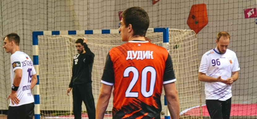 Суперлига. Правый полусредний Евгений Дудик, выступавший за "Пермских Медведей", будет играть за "Неву" из Санкт-Петербурга