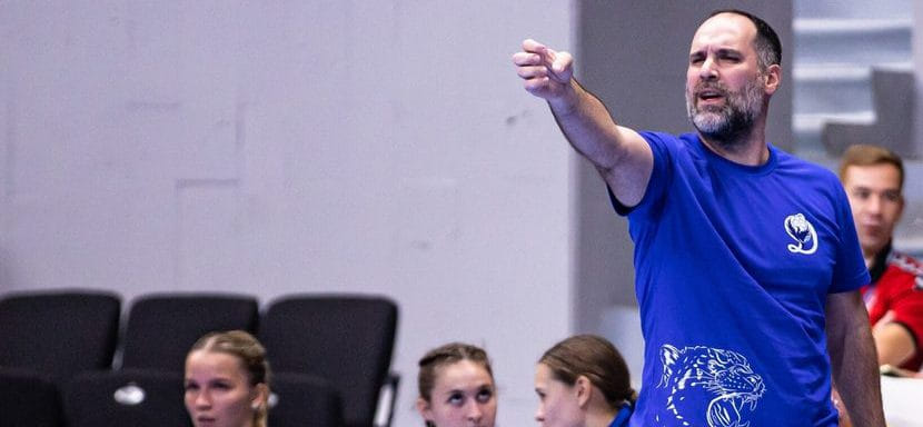 Евгений Дмитриев: "Стараемся через ошибки пройти сейчас, чтобы в лучшей форме подойти к чемпионату"