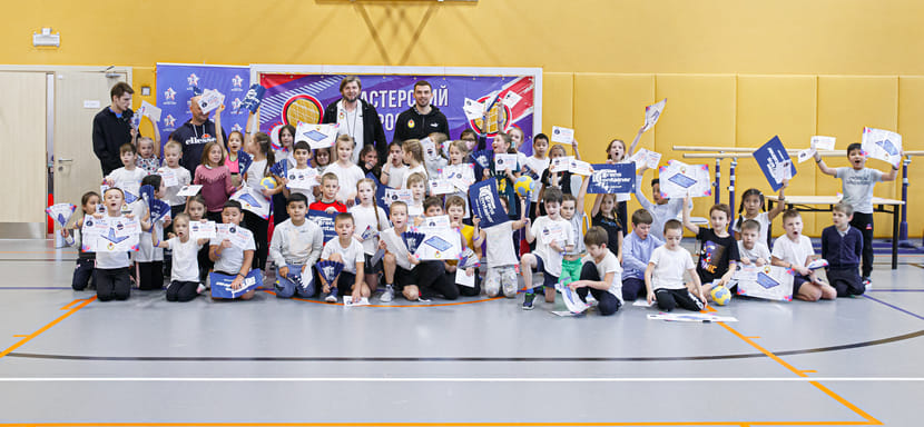 Olimpbet Суперлига. Вратарь ЦСКА Виктор Киреев и спортивный директор клуба Игорь Левшин провели мастер-класс для учащихся московской школы