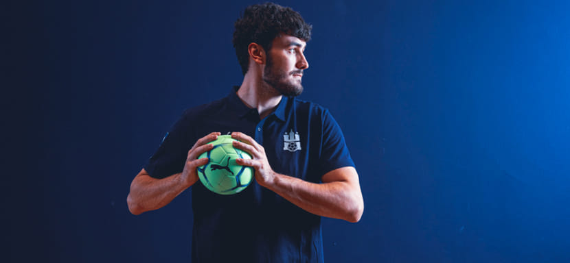 Бундеслига. "Гамбург" россиянина Азата Валиуллина подписал контракт с датским правым полусредним Якобом Лассеном