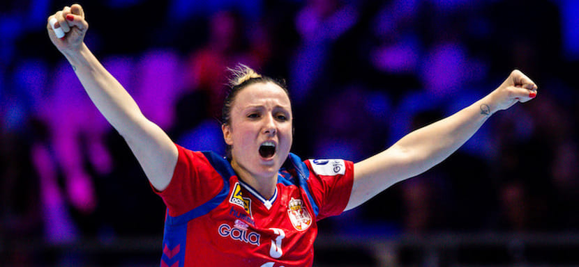 Балканы. "Хочется чаще быть с дочкой". Бывшая правая крайняя "Ростов-Дона" Катарина Крпеж-Шлезак завершила карьеру в сборной Сербии