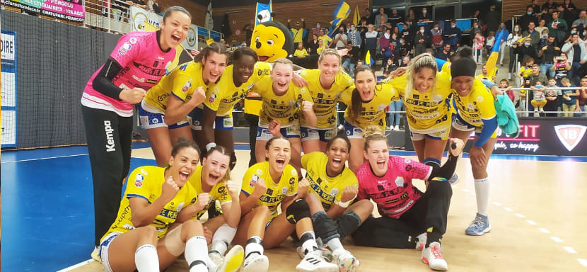 Франция. В матчах восьмого тура победы одержал квартет лидеров — "Мец", "Бур-де-Пеж", "Брест" и "Пари-92"