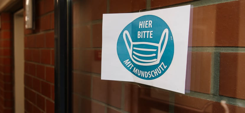 Женская бундеслига. В "Боруссии" заражены коронавирусом Тина Абдулла, Лаура ван дер Хейден и рулевой Андре Фур. Перенесены еще две встречи