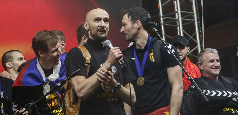 Лига чемпионов. Тимур Дибиров: "Нас 20 человек, и мы хотим сказать, что мы македонцы" (ВИДЕО)