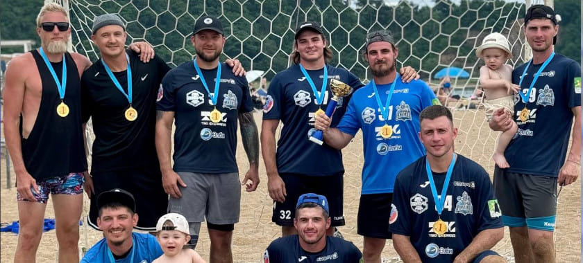 От "Воздушечки" до "Бабского царства". Как играют в пляжку на берегу Японского моря