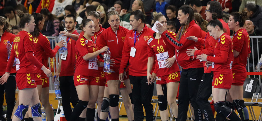 Балканы. Чартер с женской сборной Северной Македонии вылетел на отборочный матч ЧМ-2023 с задержкой на три часа