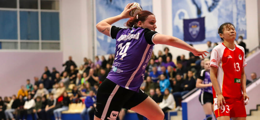 Кто там бросает правой? Левой! Левой! Левой! БЦ нашёл левшей даже в воротах и на линии