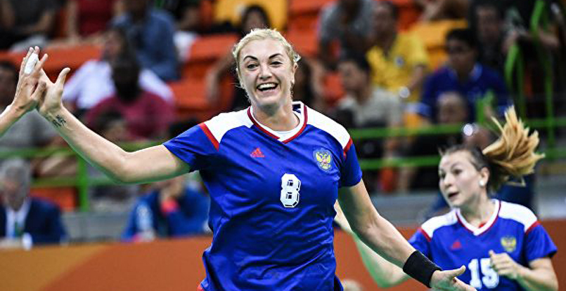 Анна Сень: "Майю Петрову закрыли в магазине во Франции. Я кричу ей: "Майя, не переживай, мы выбьем дверь!"