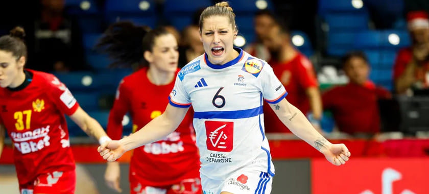 Сборная Франции уверенно обыграла команду Черногории в рамках основного раунда чемпионата Европы. Лора Глозе отразила 40% бросков