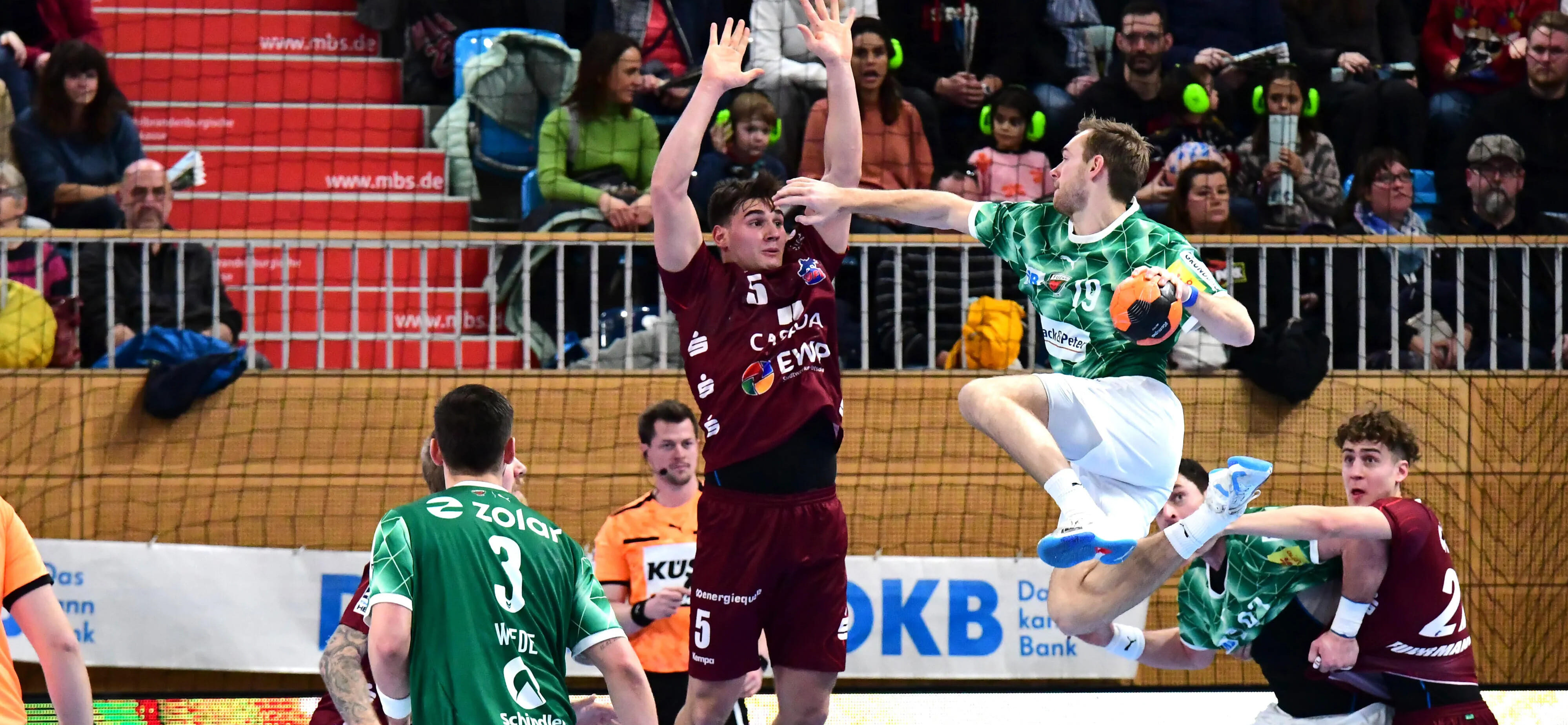 "Киль" обыграл чемпиона "Магдебург" с разницей в 6 мячей, победы одержали лидер бундеслиги "Мельзунген" и "Гуммерсбах"