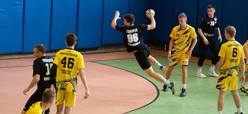 Молодёжное первенство России. Юноши. Турнир стартовал с победы дубля "Невы" над СГАУ-"Саратовом-2"