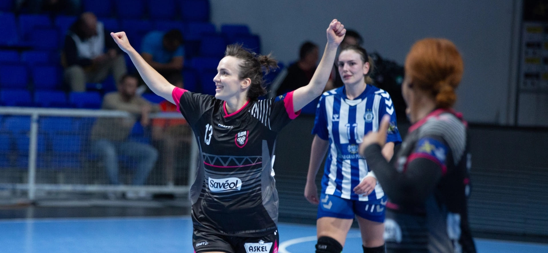 Вяхирева — снова лучшая, Рейстад продолжает солировать, а у "Бухареста" — новая Нягу. Итоги дня в ЛЧ