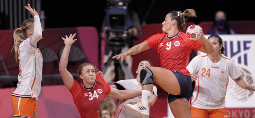 Олимпиада. Нура Мерк: "Торир Хергейрссон сохраняет спокойствие на скамейке, и это вселяет уверенность во всю команду. Это действительно круто"