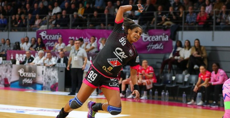 Франция. Испанская полусредняя Марта Манге летом покинет "Брест"