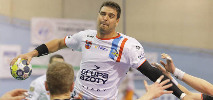 Польша. "Азоты" из Пулав объявили о подписании контракта с 37-летним левым полусредним Владиславом Остроушко