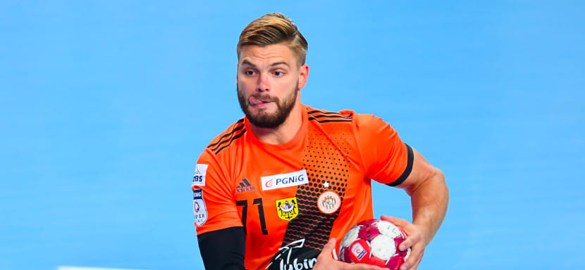 Польша. В единственном матче воскресенья "Заглембе" нанес первое поражение "Пиотрковянину". Роман Чичикало в числе бомбардиров