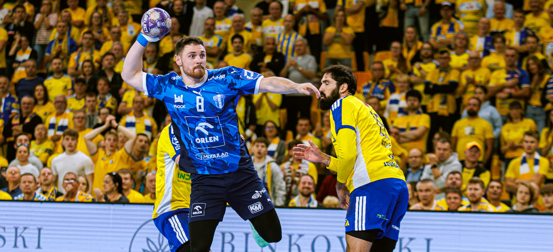 Сабате сразился с Дуйшебаевым в гандбольные шахматы. "Висла" победила "Кельце" в "священной войне"