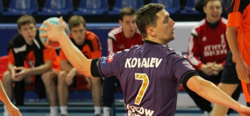 Россия. Многократный чемпион страны Дмитрий Ковалёв — лучший снайпер национальных турниров. В его активе 1926 голов