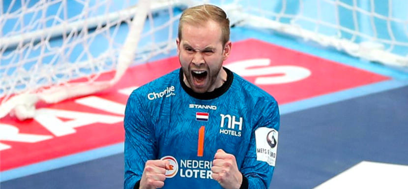 ЧЕ-2022. Еще один голкипер сборной Нидерландов отправлен на карантин. Вне игры оказался Барт Равенсберген. Тренерский штаб дозаявил двух вратарей