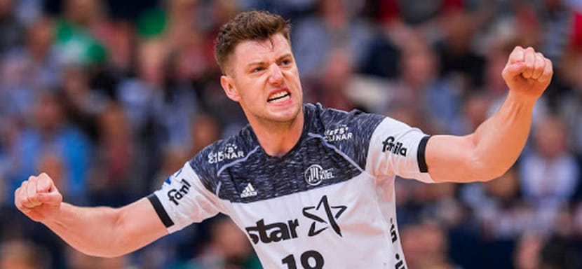 Правый крайний Никлас Экберг вышел на 3-е место в списке снайперов "Киля" за всю историю. Впереди Филип Йиха и Магнус Висландер