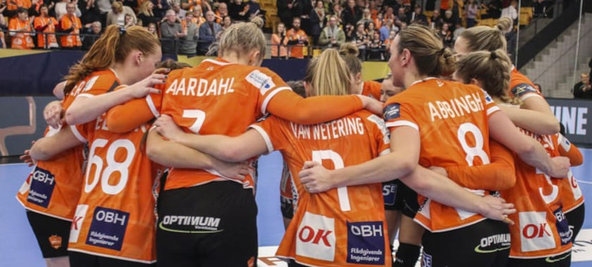 Дания. На пресс-конференции в понедельник "Оденсе" представит нового главного тренера и двух гандболисток, которые пополнят команду летом