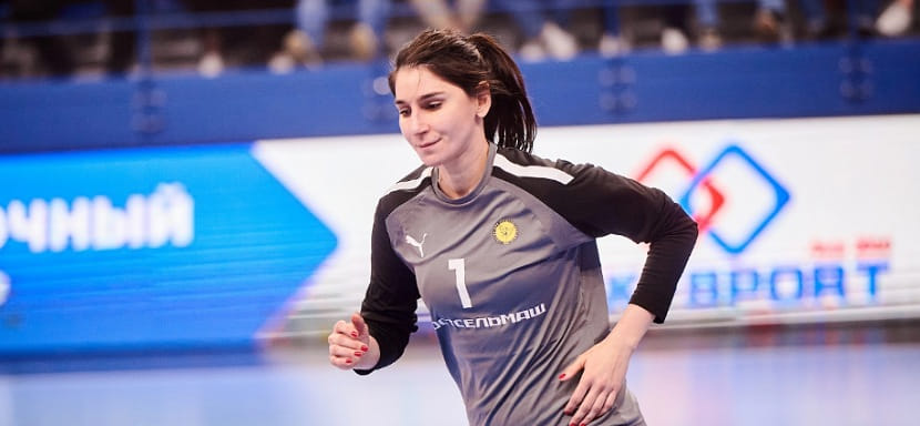 Россия. Галина Габисова ко Дню тренера: "В новом качестве стала понимать, что за обидный гол не осудят. Следующий раз спасёшь ворота, так всё забудется"