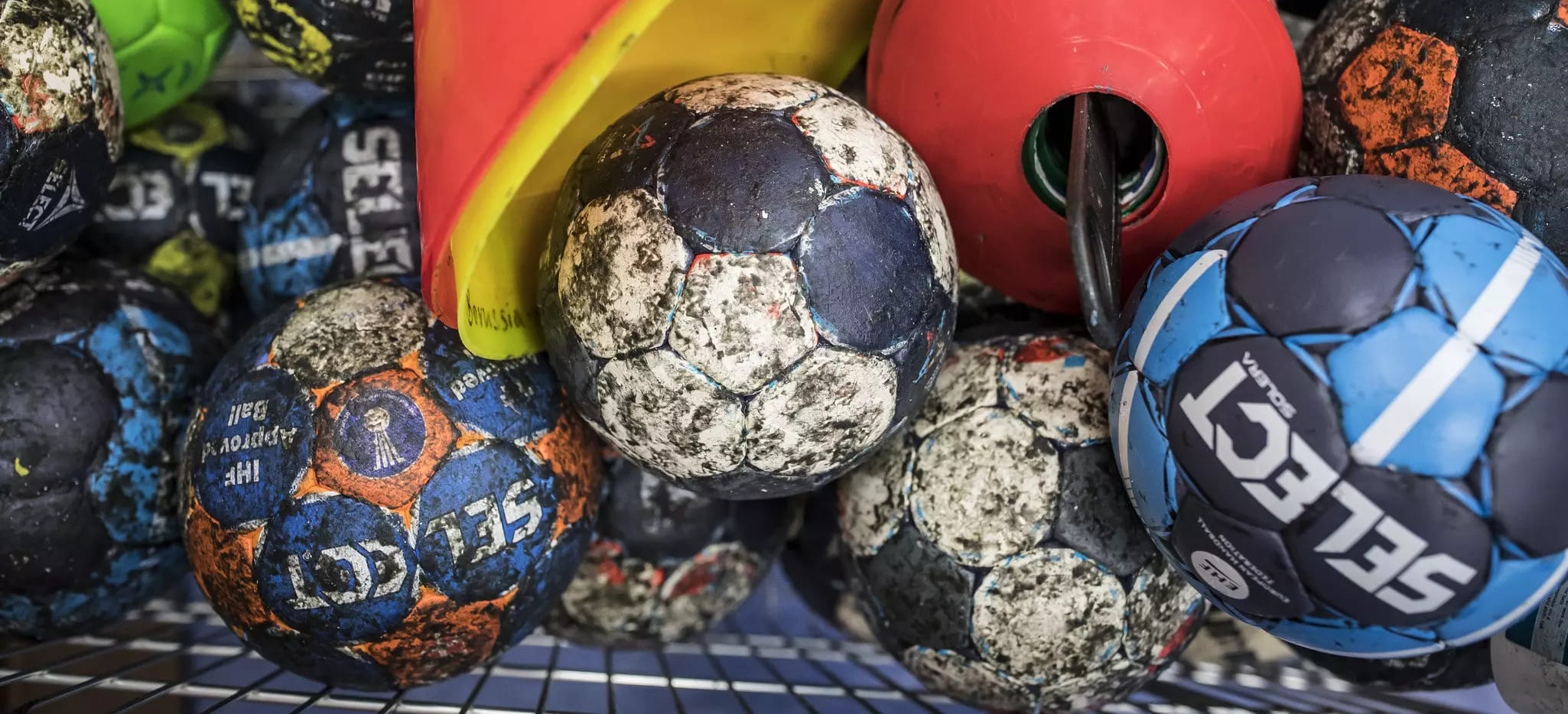 Что будет, если запретить гандбольную мастику? И почему больше всех расстроятся стриптизёрши