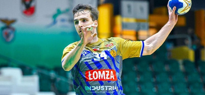 Польша. Правый полусредний "Кельце" Павел Пачковски всё же перенёс операцию на "крестах". Для него она стала уже четвёртой