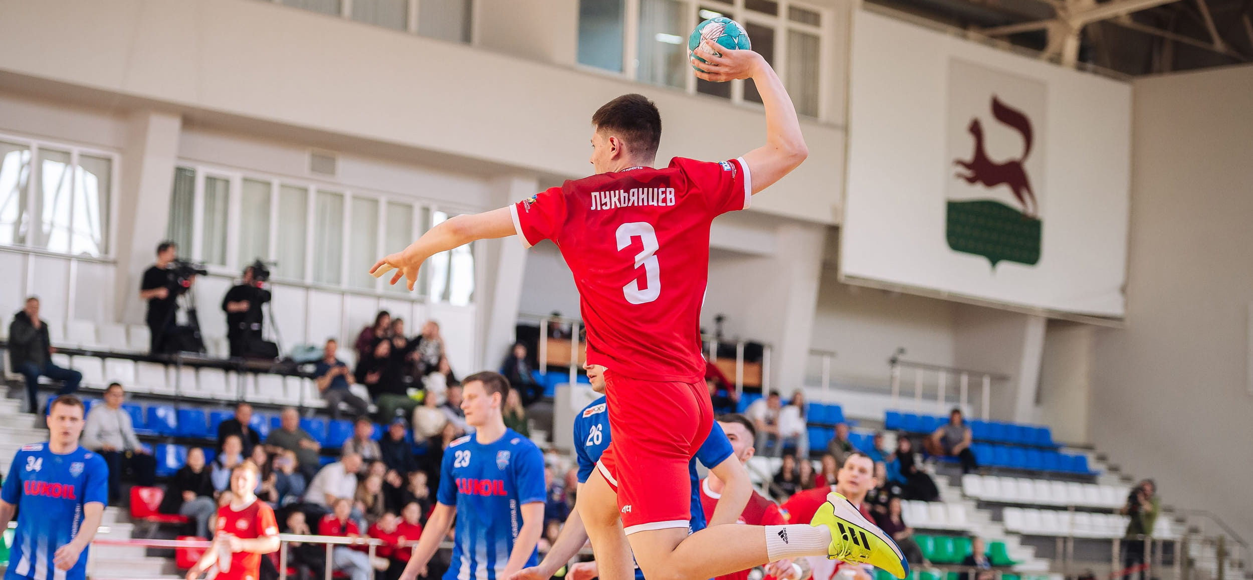 Olimpbet Суперлига. Ярослав Лукьянцев: "Только начал заниматься гандболом — и вскоре сломал палец…"