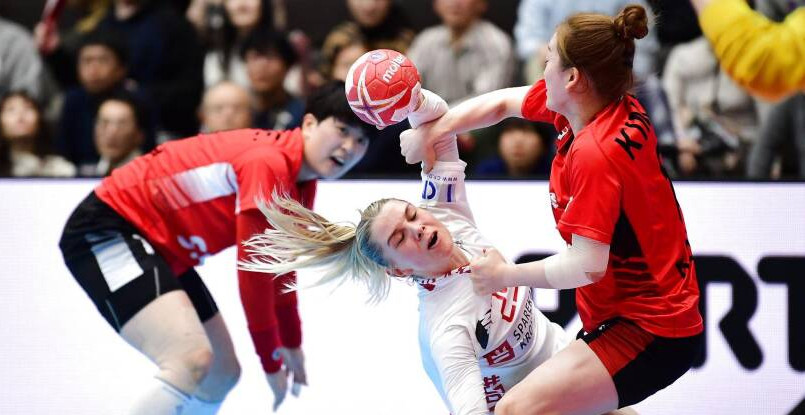 Дания. Игроки "Оденсе" Трине Йенсен и Стине Йоргенсен хотят сменить чемпионат. Их контракты с клубом заканчиваются летом