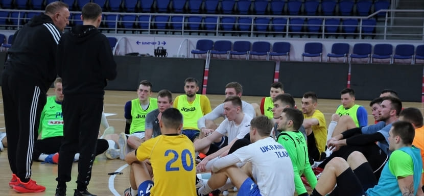 ЧЕ-2022. 20 гандболистов сборной Украины продолжат подготовку к турниру. Команду покинул левый крайний Станислав Плясун
