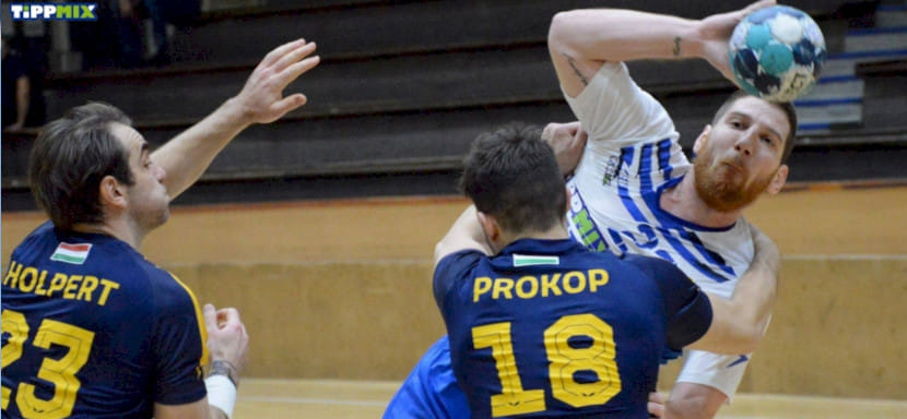 Венгрия. Восемь мячей Виктора Мельничука помогли "Комло" одолеть на выезде "Будакалаш"