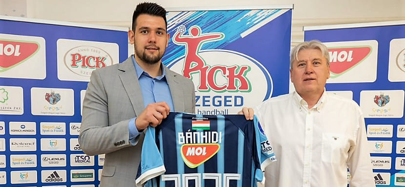 Венгрия. 26-летний линейный Бенце Банхиди продлил контракт с "Пиком". Длительное соглашение рассчитано до 2025 года