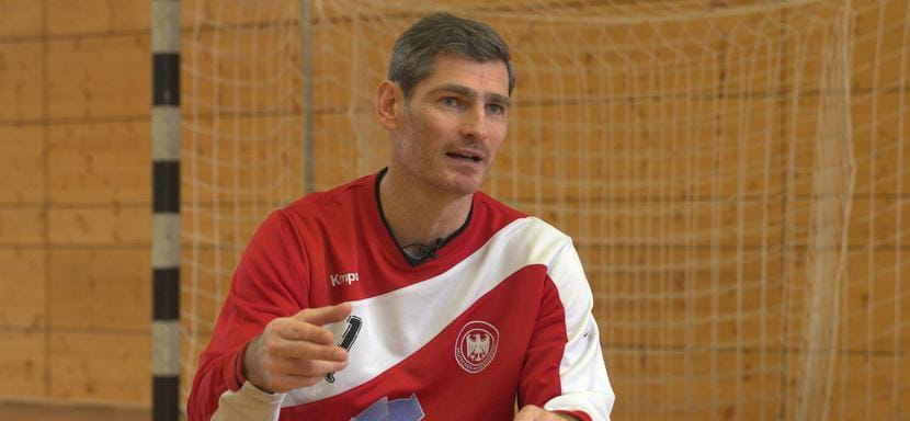 Бундеслига. "Фленсбург" поблагодарил 46-летнего голкипера Хеннинга Фритца за помощь в конце сезона