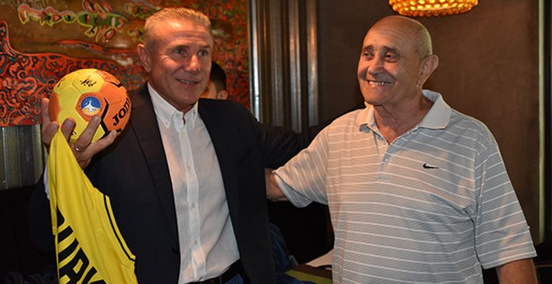 Украина. Президент Национального олимпийского комитета Сергей Бубка поздравил бронзовых призеров Олимпийских игр в Афинах