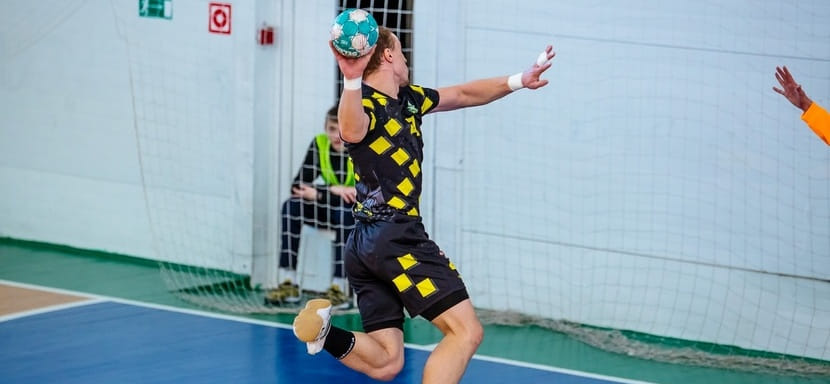 Olimpbet Суперлига. Линейный и капитан СГАУ-"Саратова" Андрей Трофимец пролонгировал трудовой договор с "аграриями"