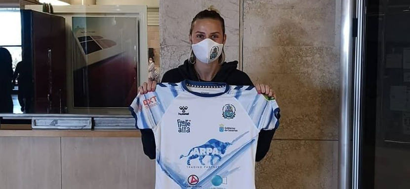 Испания. Россиянка Татьяна Хмырова прибыла на Тенерифе, где присоединится к новой команде