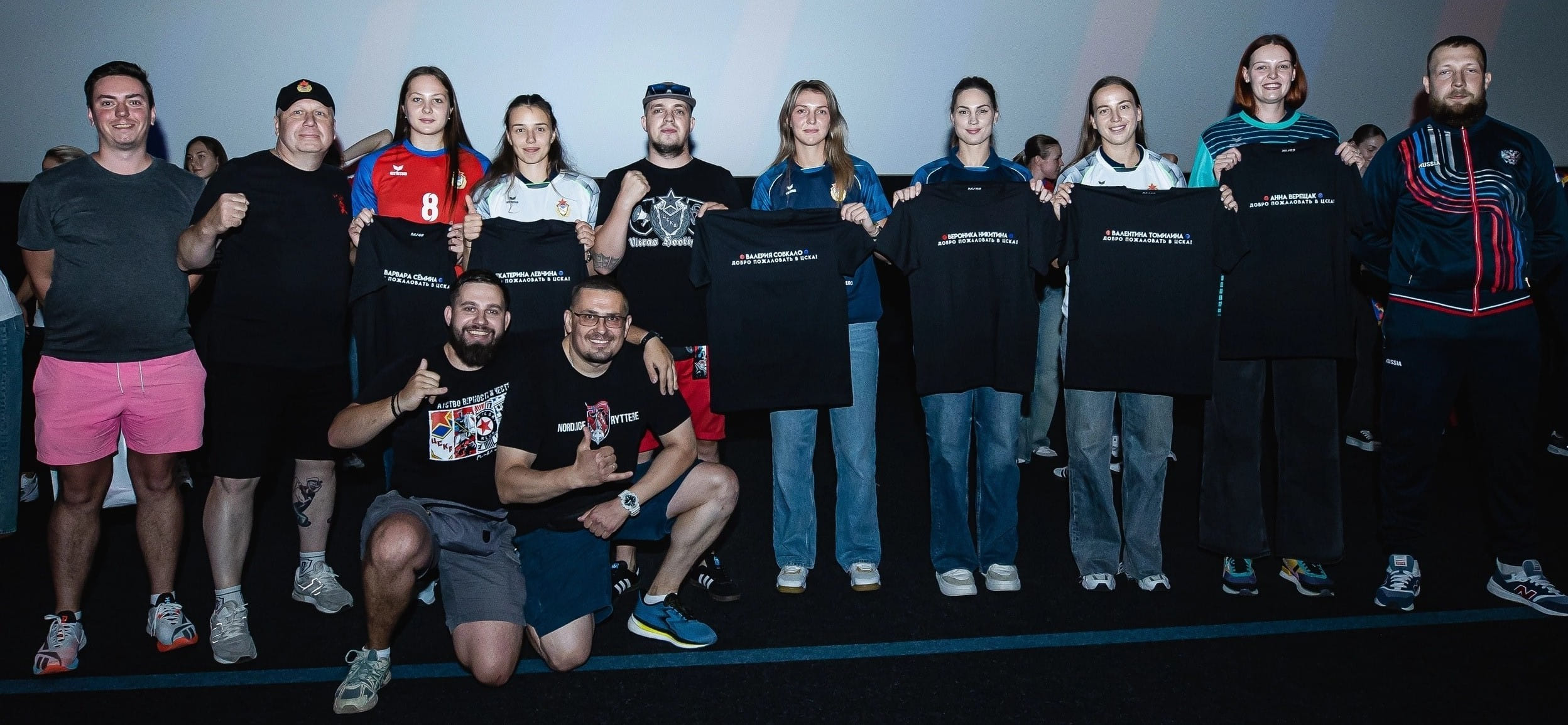 "Лада" и ЦСКА в кино, "Ростов" без команды, а "Черноморочка" с маскотом. Как клубы встречались с болельщиками