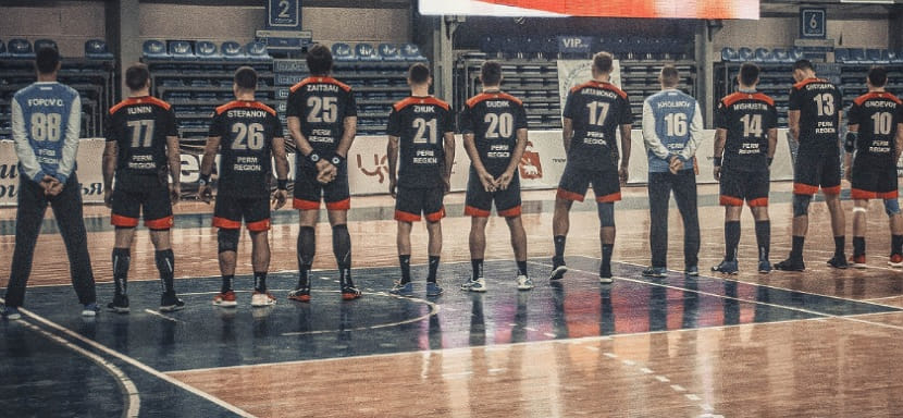 Россия. "Пермские медведи" почтили память погибших 14 лет назад в страшном пожаре двух игроков команды Андрея Лазнева и Александра Константинова