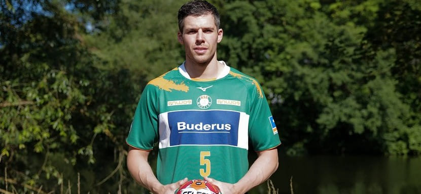 Бундеслига. Правый полусредний сборной Черногории Владан Липовина продолжит карьеру в "Вецларе"