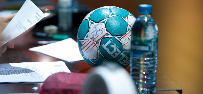 Судейская комиссия ФГР организовала видеоконференцию с тренерами гандбольных клубов на тему последних изменений правил игры