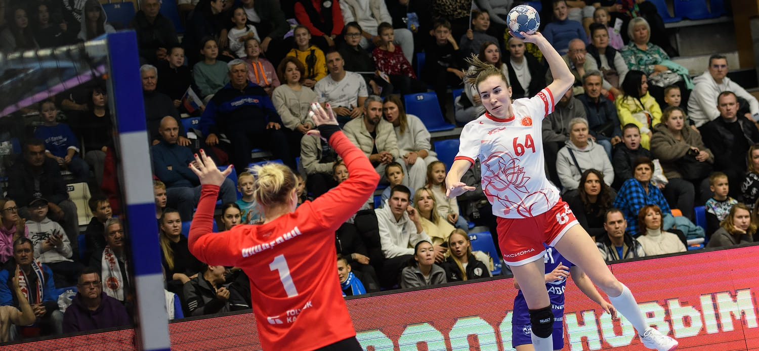 Михаилу Измайлову не понравились "качели", Владимиру Полетаеву — 19 потерь "Лады" и четыре незабитых 7-метровых (ВИДЕО)