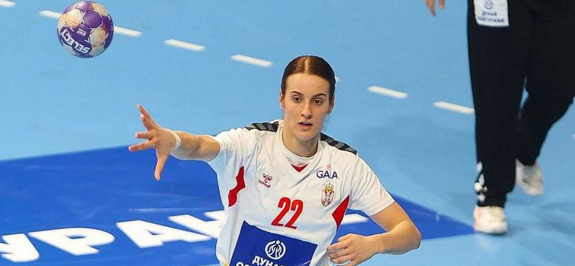 Левая полусредняя сборной Сербии Йована Йовович травмировалась в игре с командой Швеции