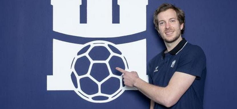 Бундеслига. "Гамбург", вернувшийся в элиту, продлил контракт с вратарем Йенсом Фортманном