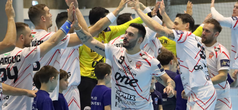 "Веспрем" одержал уверенную победу над "Динамо", "Гудме" сыграл вничью с "Еврофармом Пелистером" в стартовых матчах 12-го тура ЛЧ