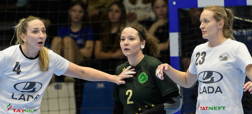 HC Lada Togliatti defeated HC AGU-Adyif Maykop on its home court with a difference of 20 goals in a home match of the national championship