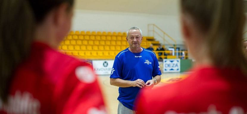 ЧЕ-2022. Рулевой сборной Чехии Ян Башны сократил предварительную заявку до 22 гандболисток. Чешки сыграют в одной группе с россиянками