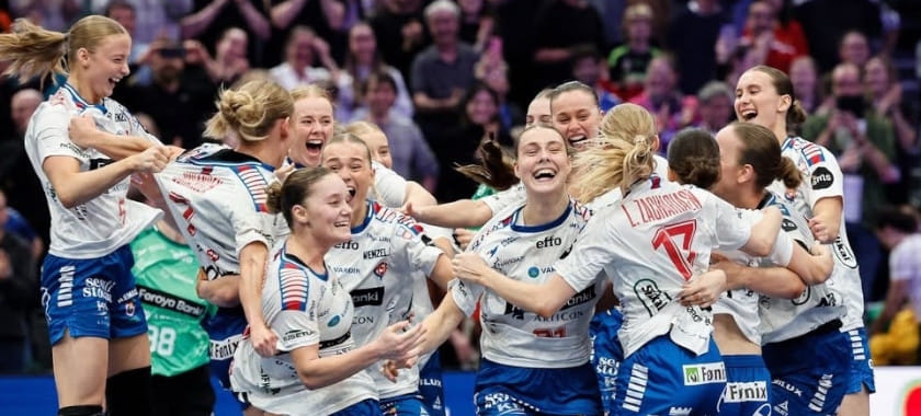 Фареры творят историю, Сербия отскочила, Мартин опять провалился. Сюжеты третьего дня чемпионата мира